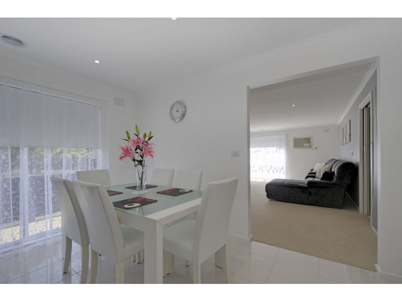 10 Cobb Court, Newborough VIC 3825