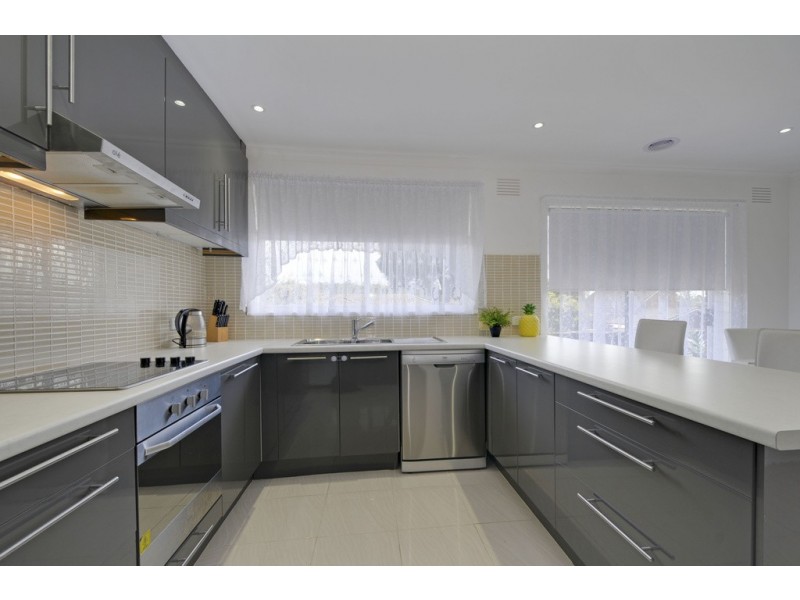 10 Cobb Court, Newborough VIC 3825