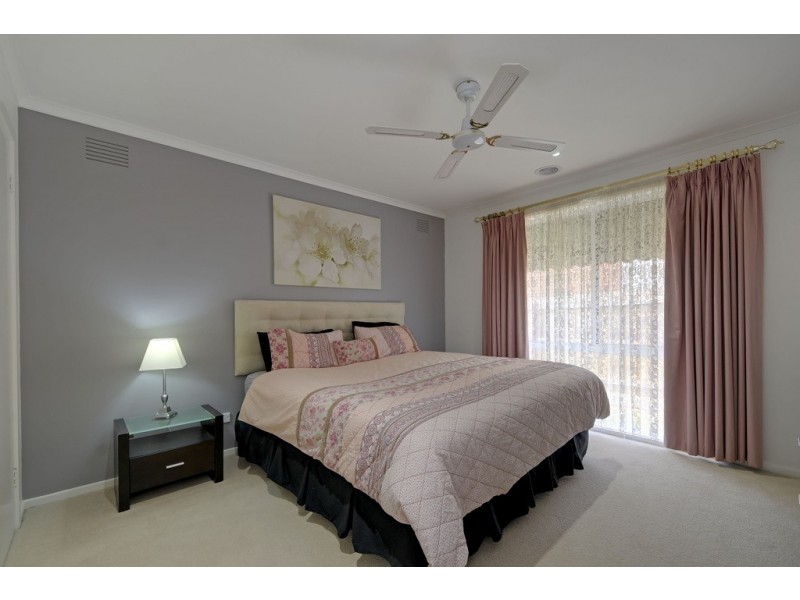10 Cobb Court, Newborough VIC 3825