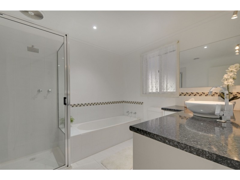 10 Cobb Court, Newborough VIC 3825