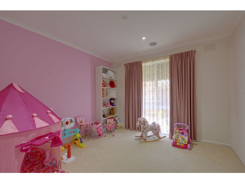 10 Cobb Court, Newborough VIC 3825