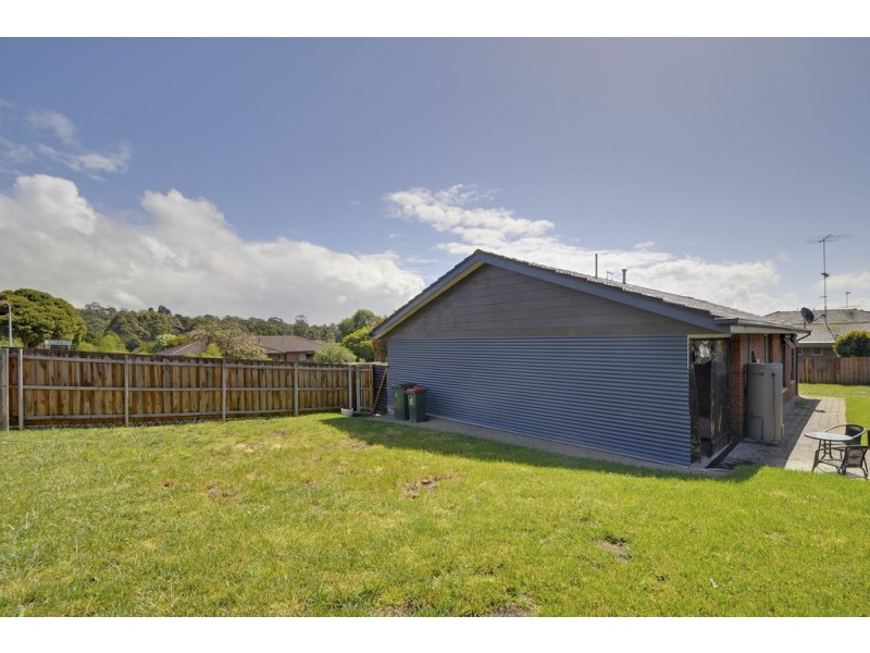 10 Cobb Court, Newborough VIC 3825