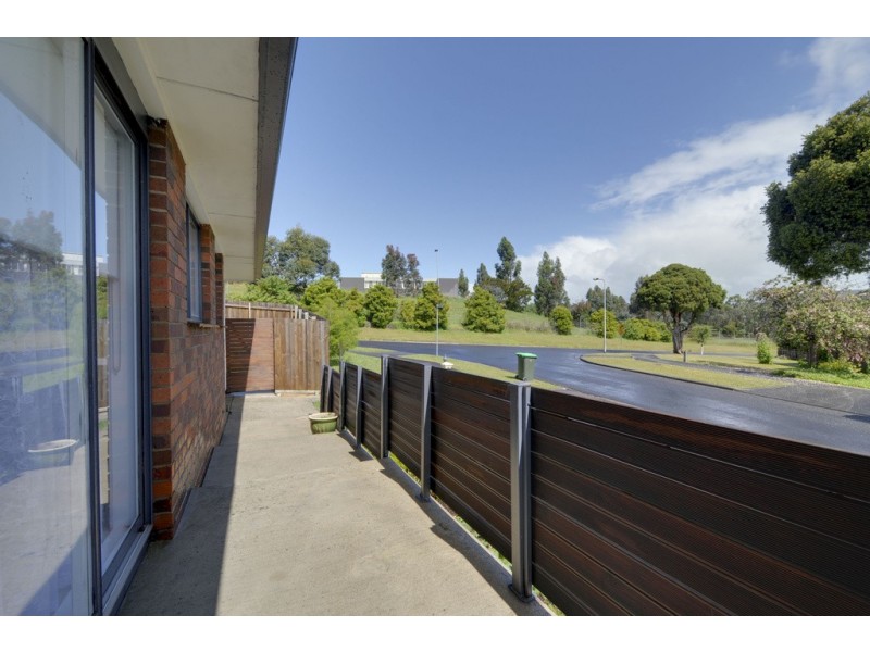 10 Cobb Court, Newborough VIC 3825