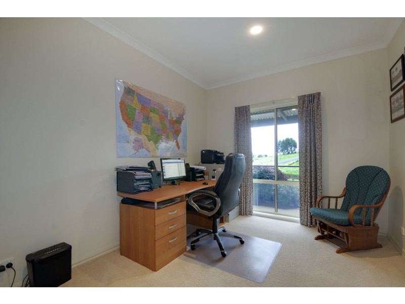 81 Pineridge Road, Moe VIC 3825