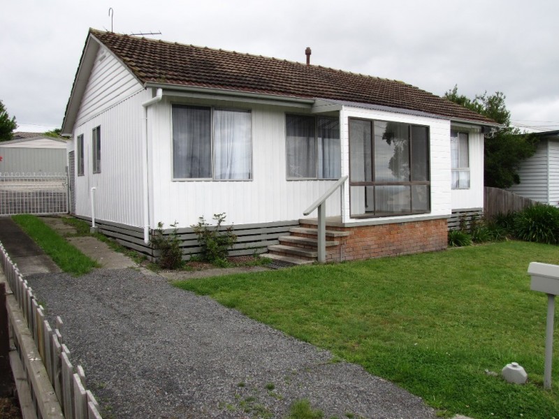 13 Charles Street, Moe VIC 3825