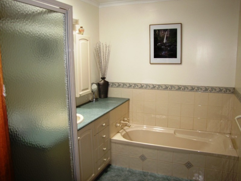 10 Bruce Street, Moe VIC 3825