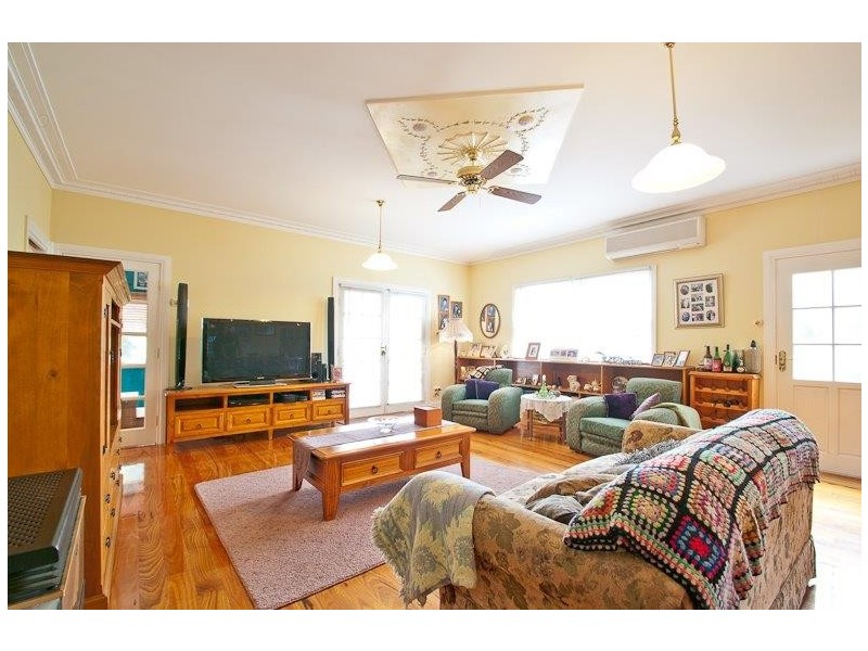 6 Wuttrich Street, Moe VIC 3825