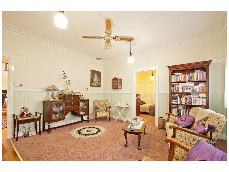 6 Wuttrich Street, Moe VIC 3825