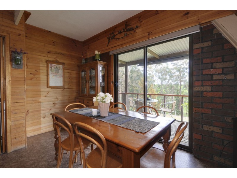 11 Frys Track, Hernes Oak VIC 3825