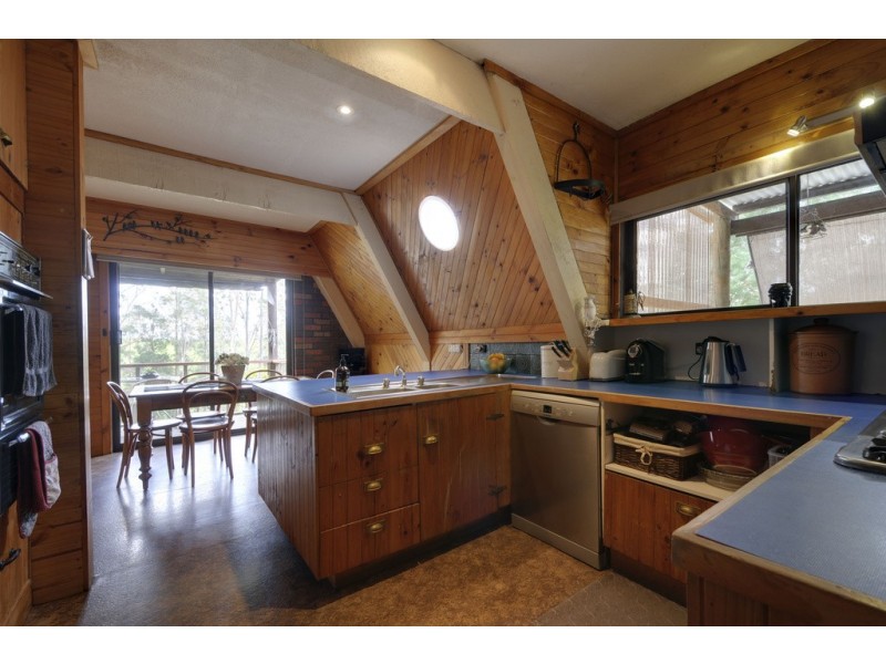 11 Frys Track, Hernes Oak VIC 3825