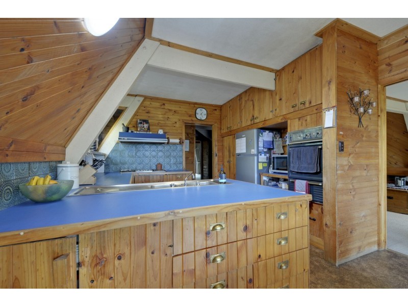 11 Frys Track, Hernes Oak VIC 3825