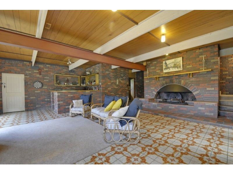 11 Frys Track, Hernes Oak VIC 3825