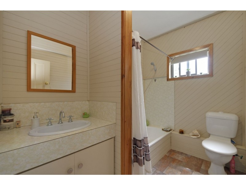 11 Frys Track, Hernes Oak VIC 3825