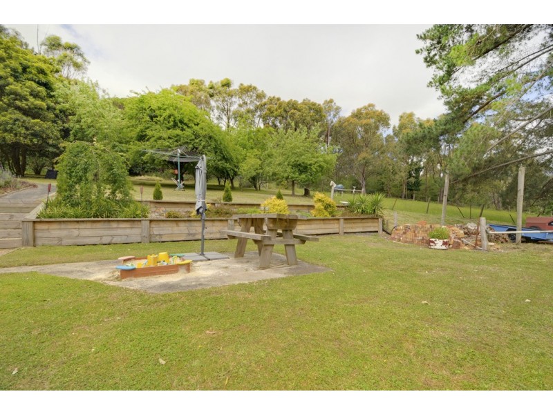11 Frys Track, Hernes Oak VIC 3825