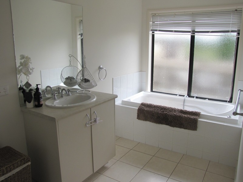 5 Varcoe Court, Newborough VIC 3825