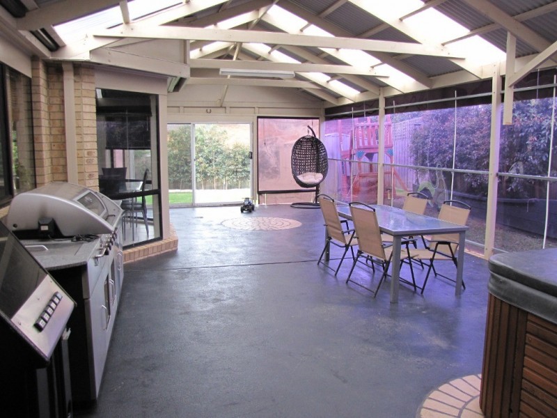 5 Varcoe Court, Newborough VIC 3825