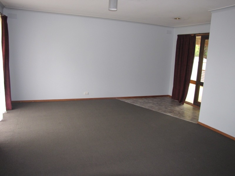28 Randall Crescent, Moe VIC 3825
