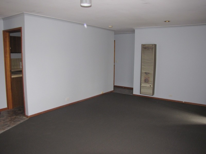 28 Randall Crescent, Moe VIC 3825