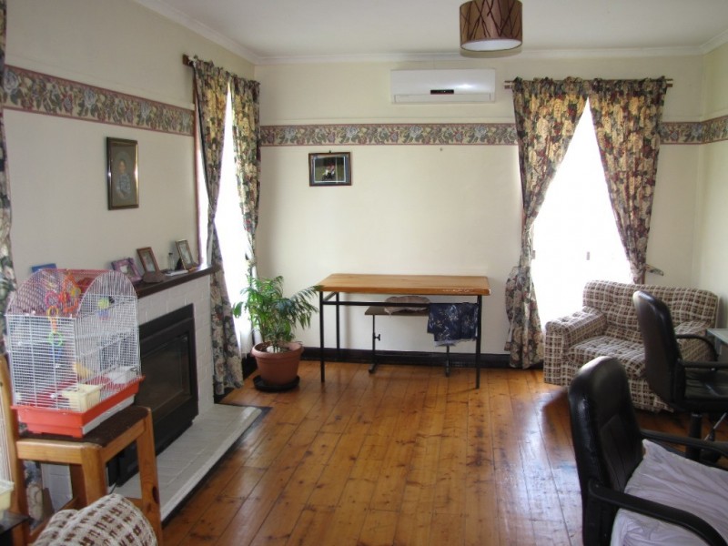 48 Service Road, Moe VIC 3825