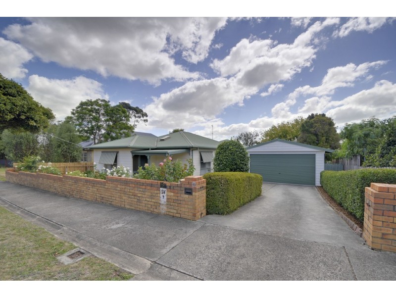 13 Murray Road, Newborough VIC 3825