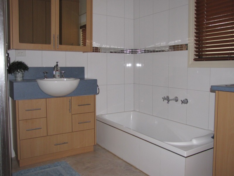 79 Moore Street, Moe VIC 3825