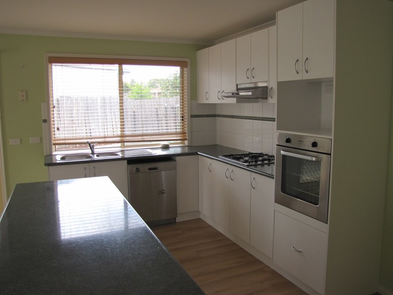 2 Amaroo Way, Newborough VIC 3825