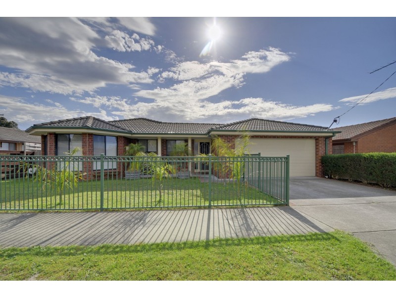 18 Saxtons Drive, Moe VIC 3825