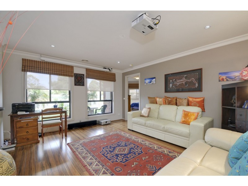 18 Saxtons Drive, Moe VIC 3825