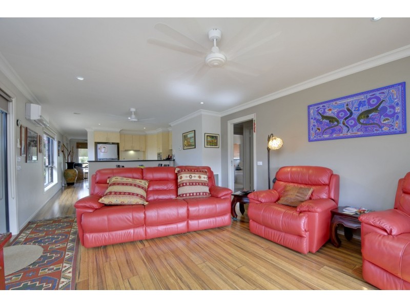 18 Saxtons Drive, Moe VIC 3825