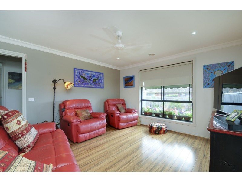 18 Saxtons Drive, Moe VIC 3825