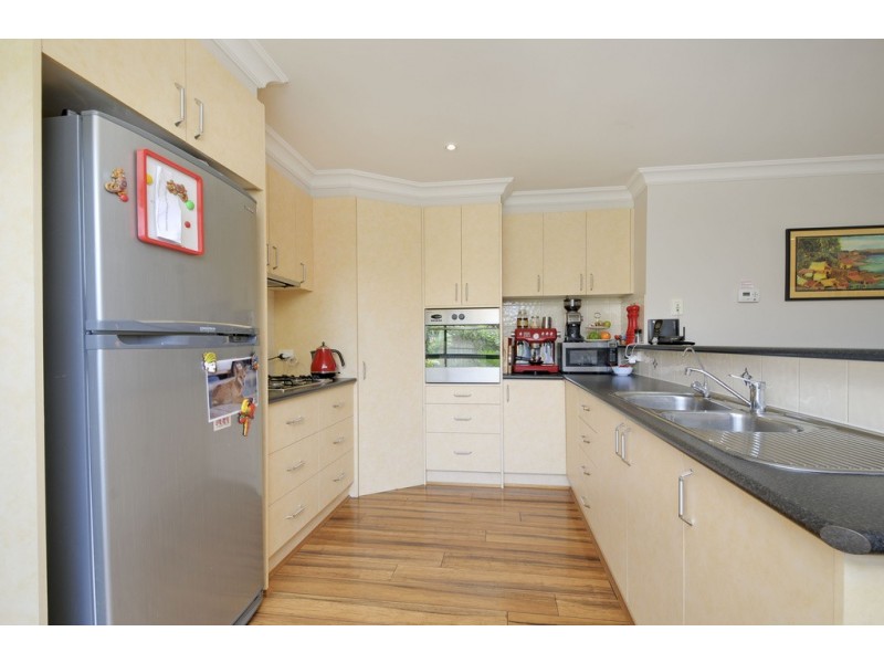 18 Saxtons Drive, Moe VIC 3825