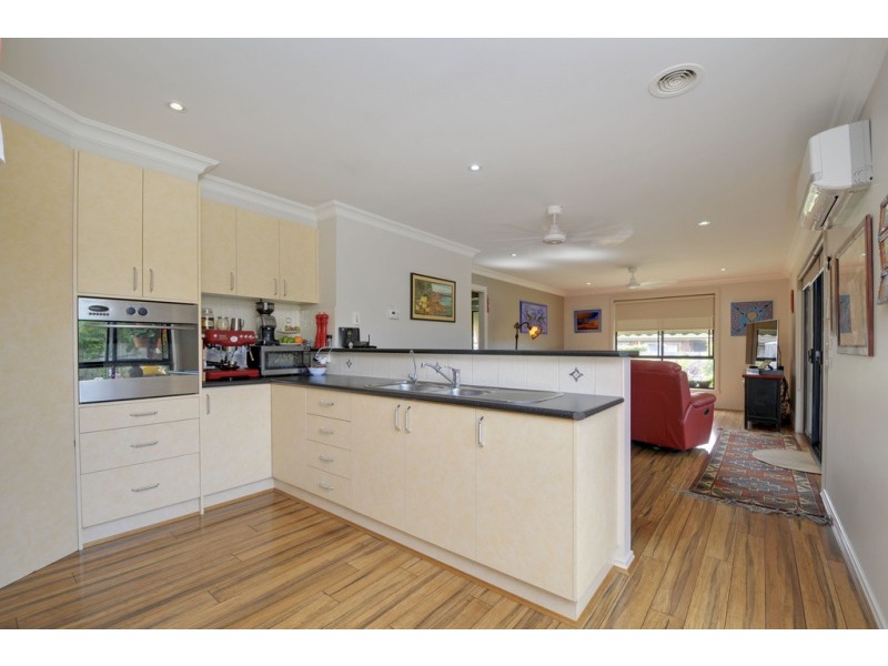 18 Saxtons Drive, Moe VIC 3825