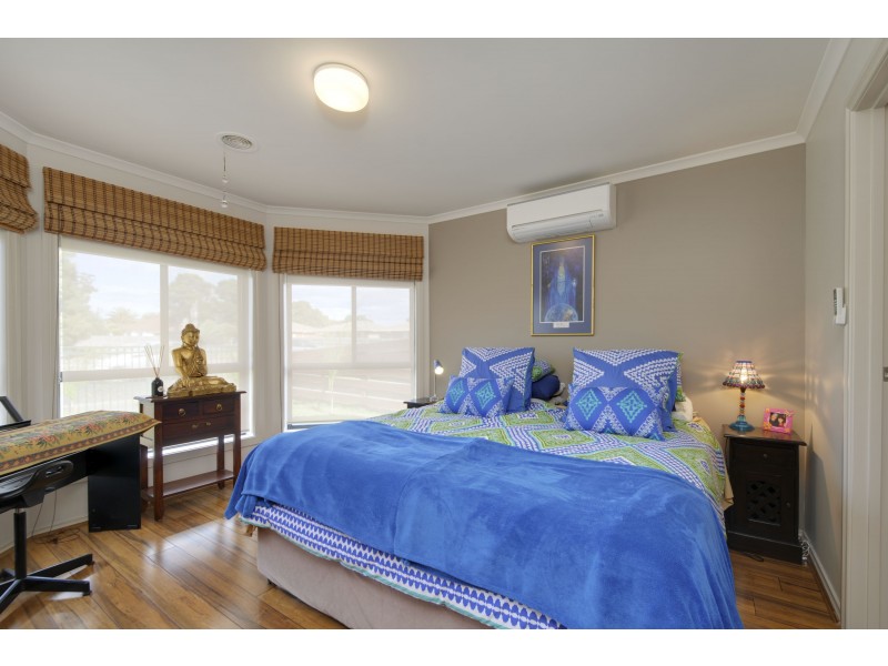 18 Saxtons Drive, Moe VIC 3825