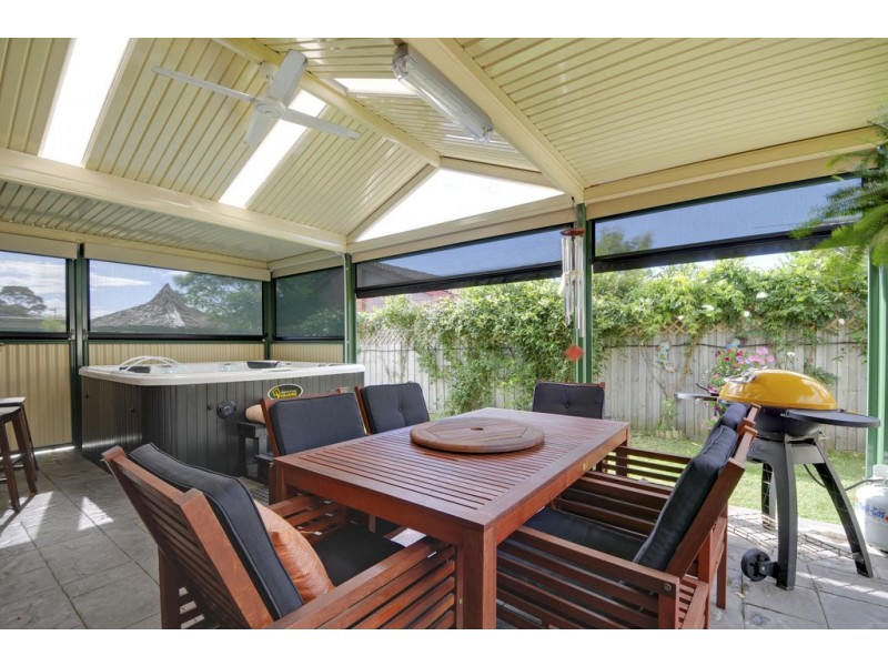 18 Saxtons Drive, Moe VIC 3825