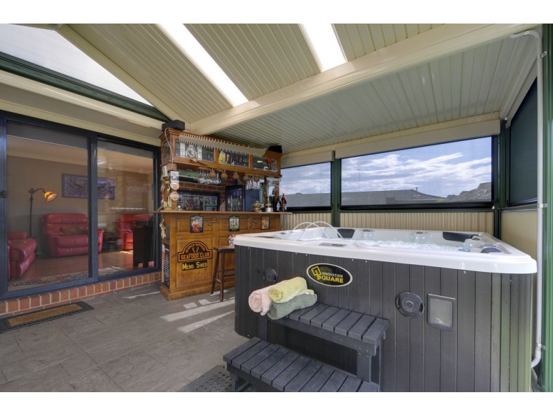 18 Saxtons Drive, Moe VIC 3825