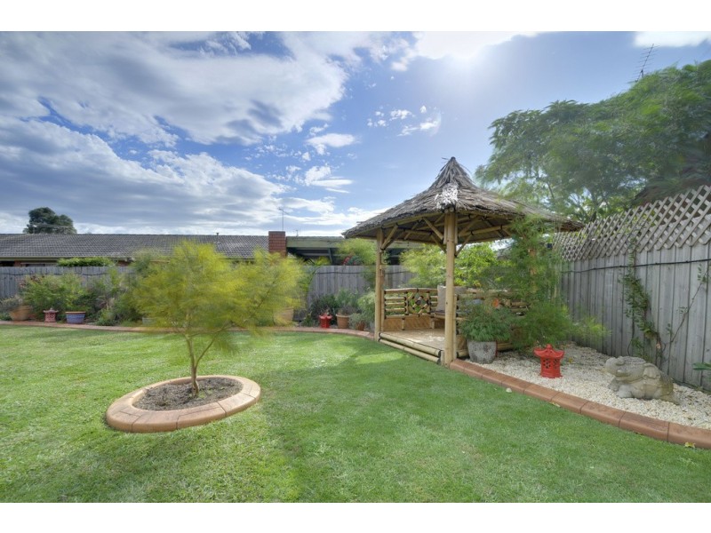 18 Saxtons Drive, Moe VIC 3825