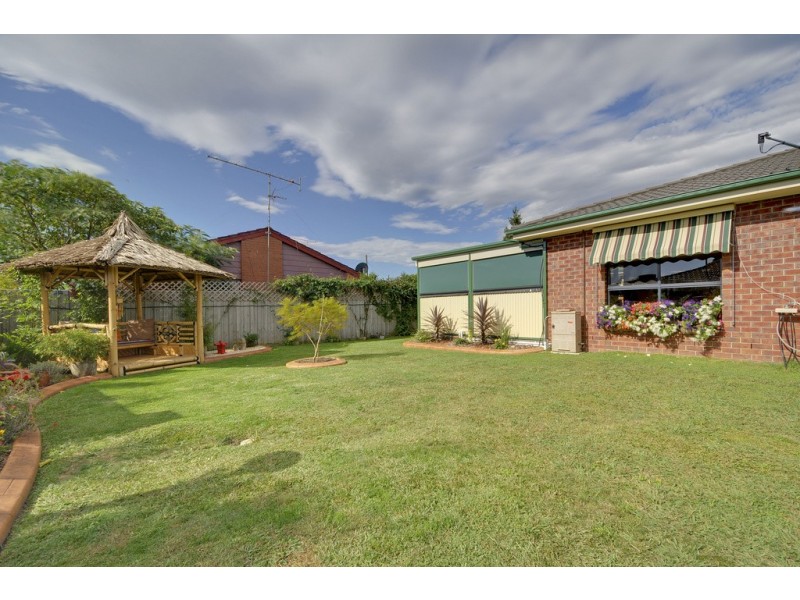 18 Saxtons Drive, Moe VIC 3825