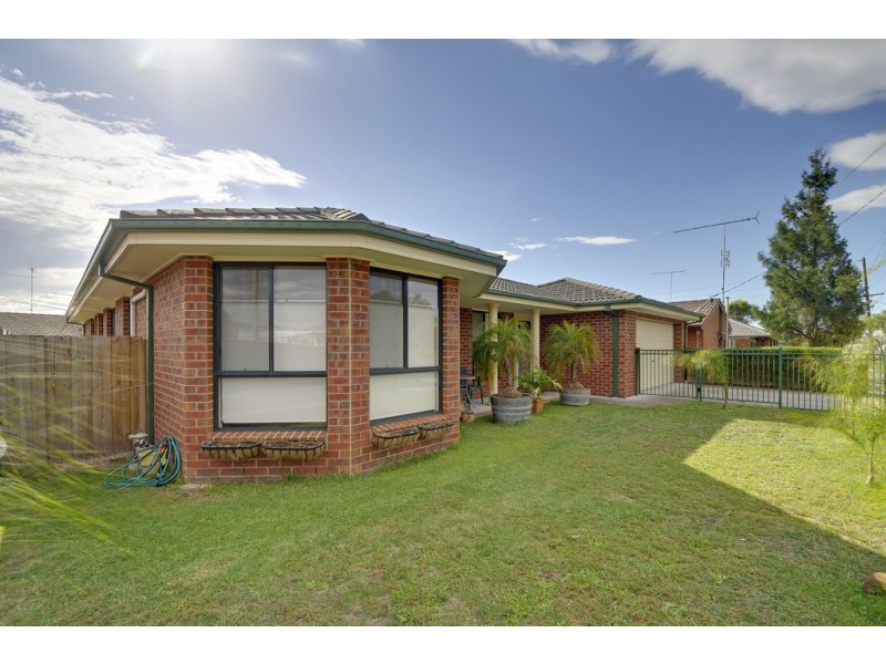 18 Saxtons Drive, Moe VIC 3825