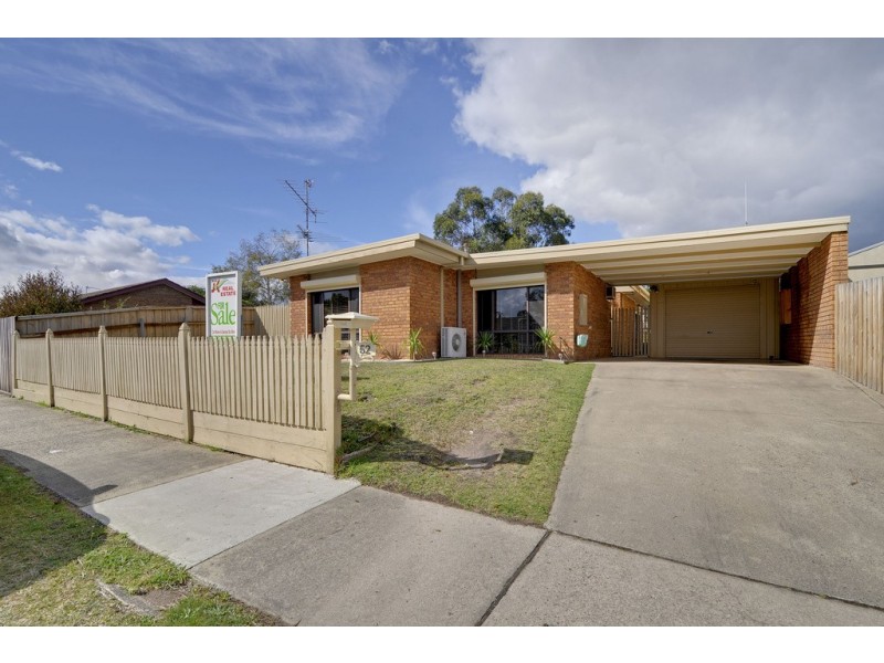 52 Dinwoodie Drive, Newborough VIC 3825
