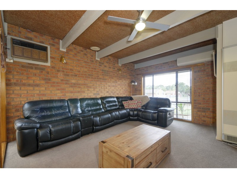 52 Dinwoodie Drive, Newborough VIC 3825