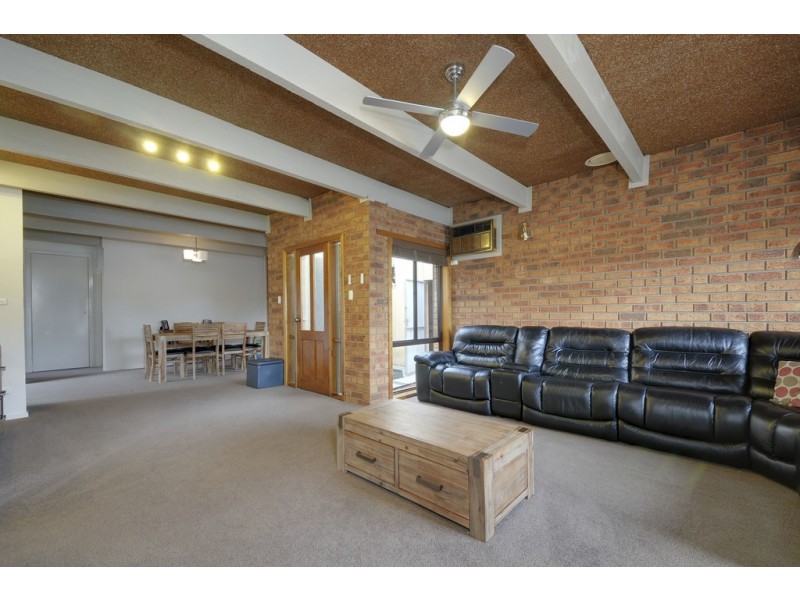 52 Dinwoodie Drive, Newborough VIC 3825