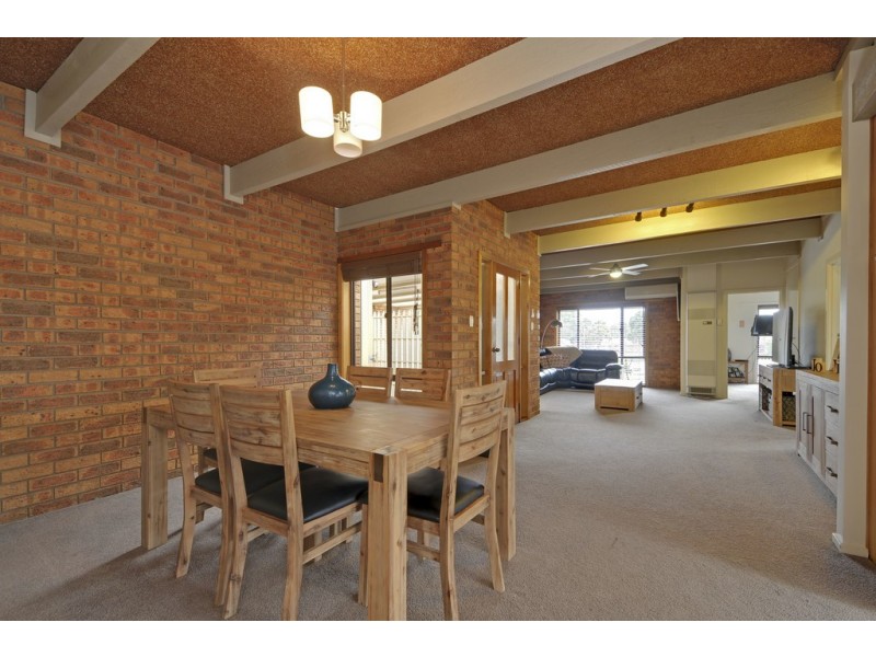 52 Dinwoodie Drive, Newborough VIC 3825