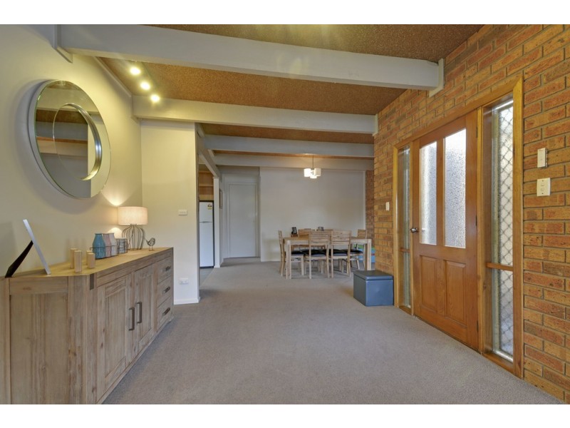 52 Dinwoodie Drive, Newborough VIC 3825