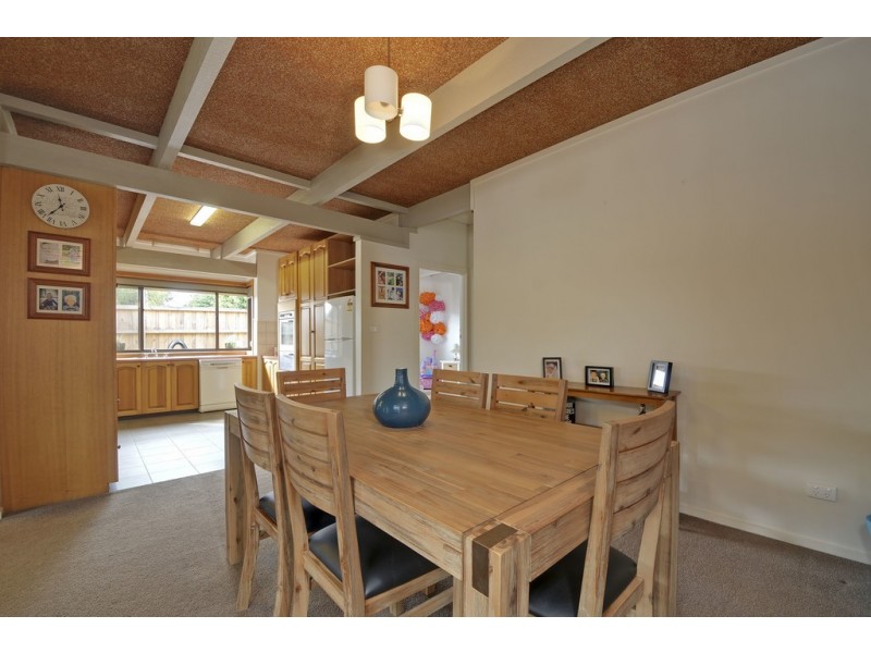 52 Dinwoodie Drive, Newborough VIC 3825