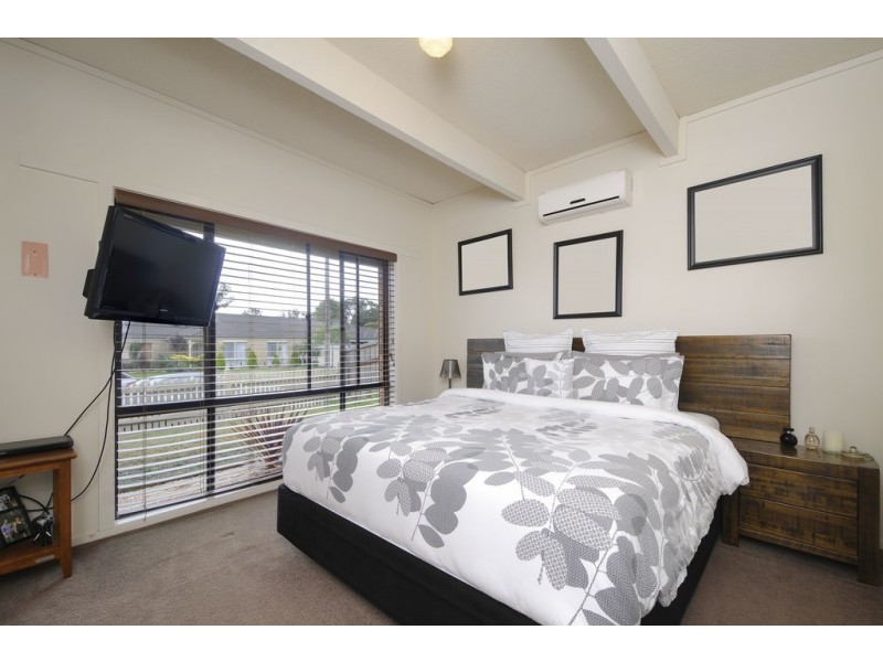 52 Dinwoodie Drive, Newborough VIC 3825