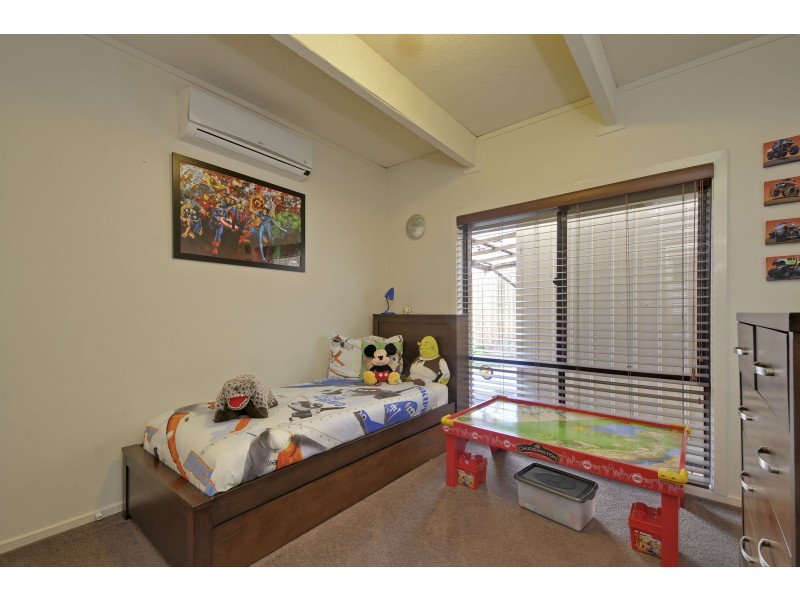 52 Dinwoodie Drive, Newborough VIC 3825