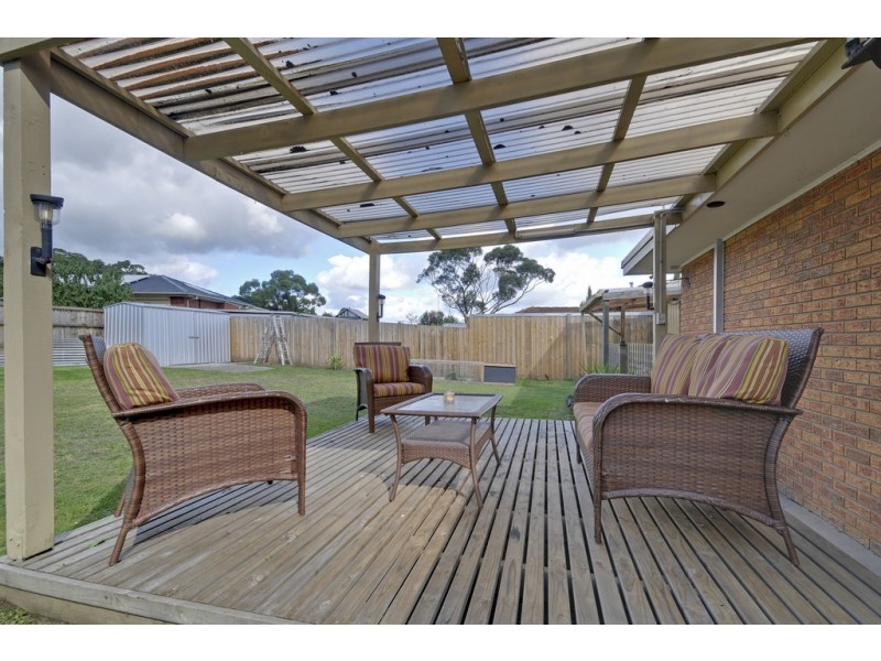 52 Dinwoodie Drive, Newborough VIC 3825