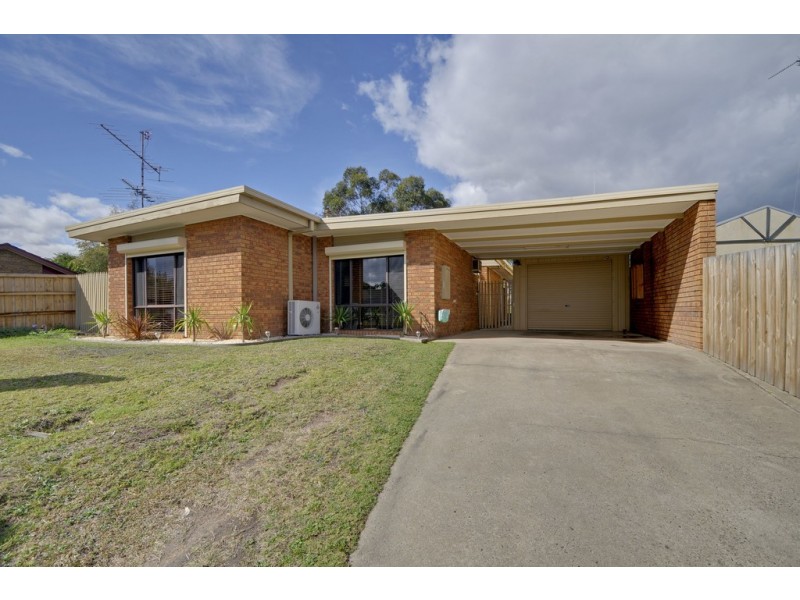 52 Dinwoodie Drive, Newborough VIC 3825