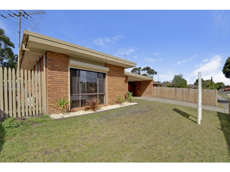 52 Dinwoodie Drive, Newborough VIC 3825