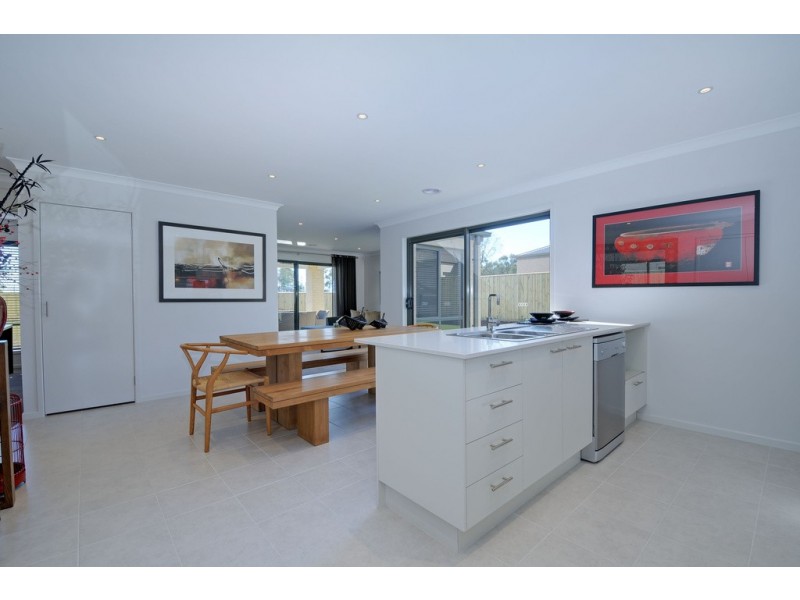 4 Discovery Boulevard, Moe VIC 3825